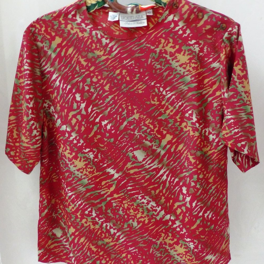 PETERS & ASHLEY Size 10 Liquid Silk Blouse Red Multi Color Short Sleeve Buttons